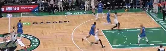 斗球体育官方入口-杀死比赛！加尔扎接球后直接三分命中，凯尔特人战胜魔术